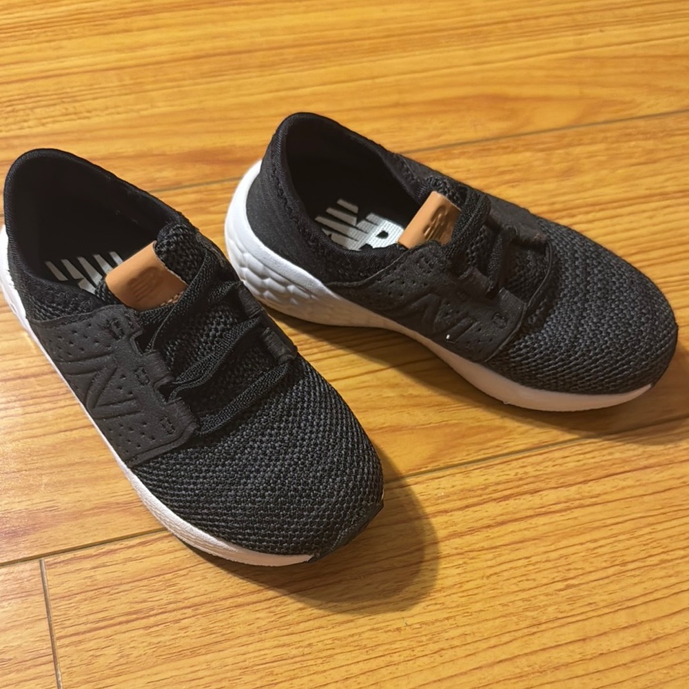 New Balance Black and White Sneakers with Breathable Mesh